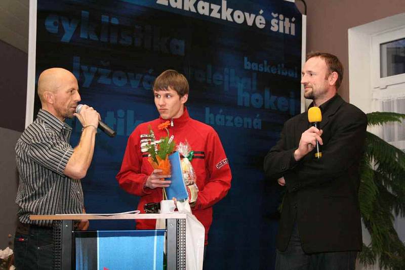 V kategorii juniorů se ocenění dostalo také vytrvalci Ondřeji Fejfarovi z TJ Dvůr Králové nad Labem.  
