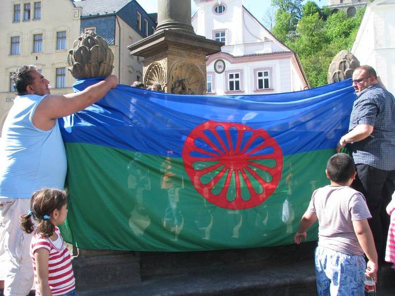 Romové v Náchodě protestovali.