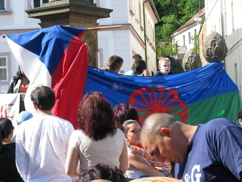 Romové v Náchodě protestovali.