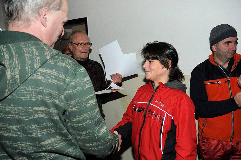 Návrat Novoročního běhu se u Základní školy v Horním Kostelci postavilo na čtyři desítky běžců všech věkových i výkonnostních kategorií. 