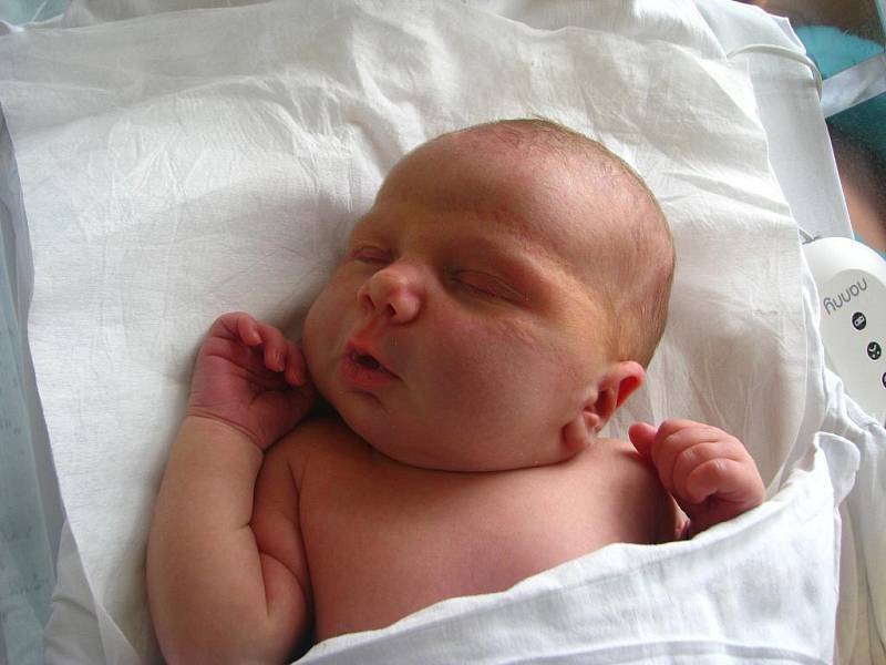 TEREZA HLÁVKOVÁ přišla na svět 1. srpna 2009 ve 14.03 hod. Po narození vážila 3,640 kg a měřila 49 cm. Domov má s rodiči v Polici nad Metují.