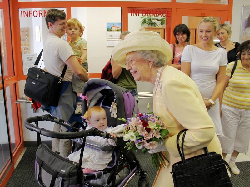 Mary Reynolds, dvojnice britské královny, na Náchodsku.