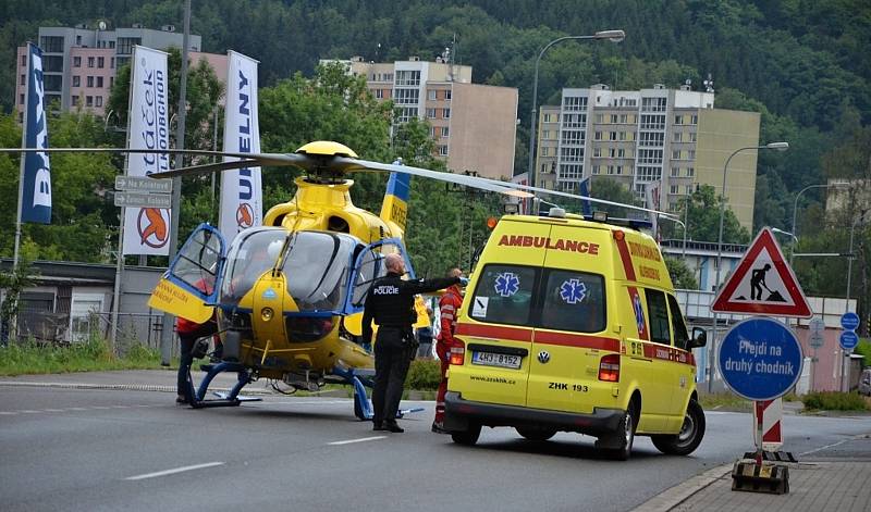 V sobotu 17. června po páté hodině odpoledne došlo na silnici v Náchodě - Bělovsi, hned vedle budovy pekárny, k dopravní nehodě dvou osobních automobilů a vozidla zdravotnické záchranné služby. Jednoho z řidičů musel transportovat vrtulník do královéhrade