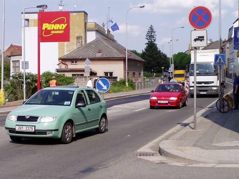 Těžký průjezd Českou Skalicí.