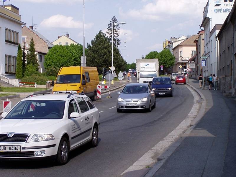 Těžký průjezd Českou Skalicí.