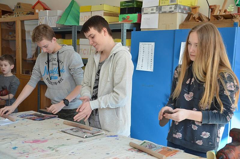 Škola napříč staletími. Projektový den v ZŠ Komenského v Náchodě. 