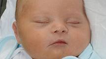 DENIS SKABELKIN se narodil 1. dubna 2012 v 10:25 hodin s váhou 3070 gramů a délkou 47 centimetrů. S rodiči Marianou a Igorem, a se sestřičkou Violettkou (5 let), bydlí v Novém Městě nad Metují.   