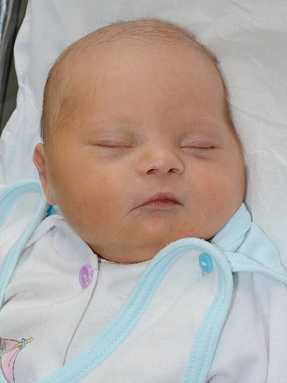 DENIS SKABELKIN se narodil 1. dubna 2012 v 10:25 hodin s váhou 3070 gramů a délkou 47 centimetrů. S rodiči Marianou a Igorem, a se sestřičkou Violettkou (5 let), bydlí v Novém Městě nad Metují.   