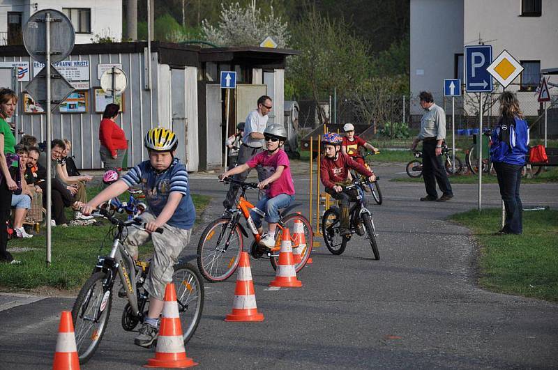 Zábavné odpoledne na dětském dopravním hřišti v Bělovsi.