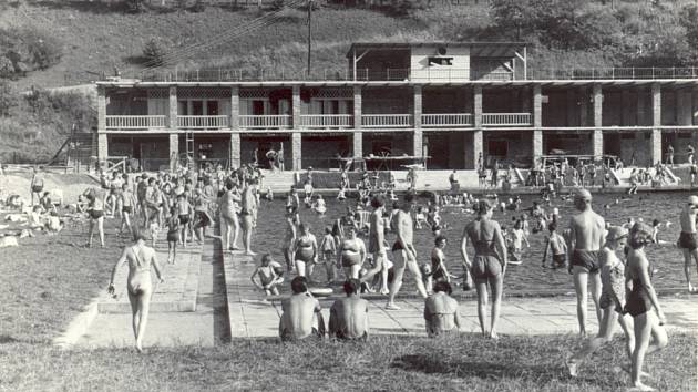 Novoměstké koupaliště v době jeho největší slávy navštívilo denně na 800 lidí. Foto: Archiv Jiřího Podolského