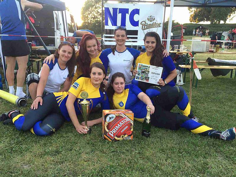 ČASEM 20,38 vteřiny zvítězily v prvním podzimním klání V&H Print hasičské ligy ženy Kramolny NTC.