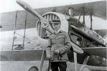 Pilot letounu F-FRAV Paul d´Argueff na válečné fotografii.