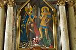 Od roku 1999 zdobil oltář obraz sv. Martina a sv. Jiří od ukrajinského malíře, působícího v České republice Vjačeslava Iljušenka.