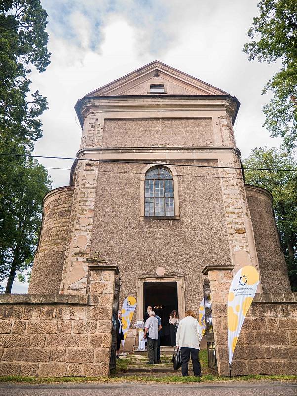 Tónům koncertu houslisty Jiřího Vodičky a klavíristy Martina Kasíka naslouchalo v otovickém kostele více než 197 návštěvníků, kteří do festivalových kasiček vhodili dobrovolné vstupné ve výši 15 698 korun, 90 polských zlotych a 10 euro.