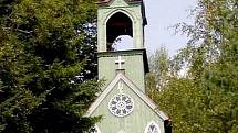 V Suchém Dole v Ticháčkově lese bude již ve velice blízké době zahájena stavba kapličky. Nová kaple by měla být navlas stejná jako ta původní.
