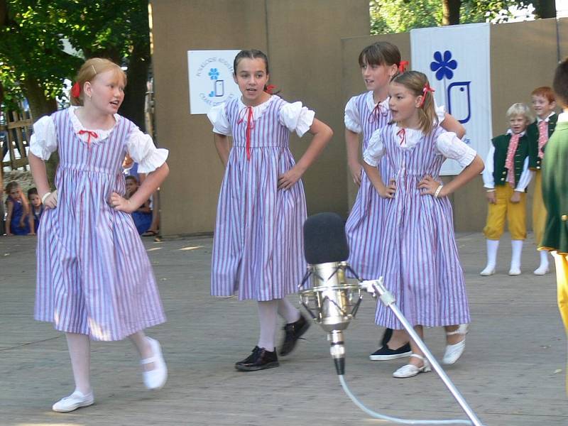 Folklorní festival v Červeném Kostelci.