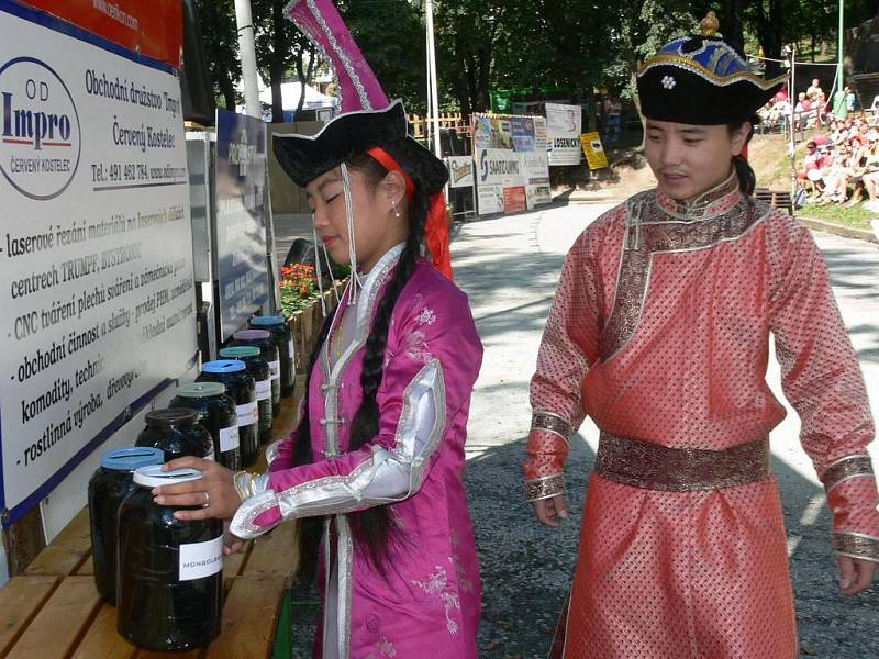 Folklorní festival v Červeném Kostelci.