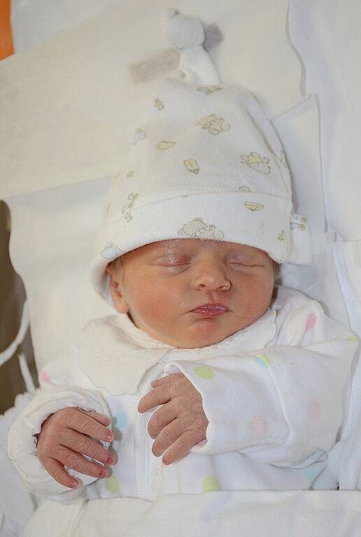 KAROLÍNA JANATOVÁ se narodila 4. dubna 2012 v 7:10 hodin s váhou 2280 gramů a délkou 45 centimetrů. S rodiči Petrou Janatovou a Alešem Šrollem mají domov v Náchodě.   