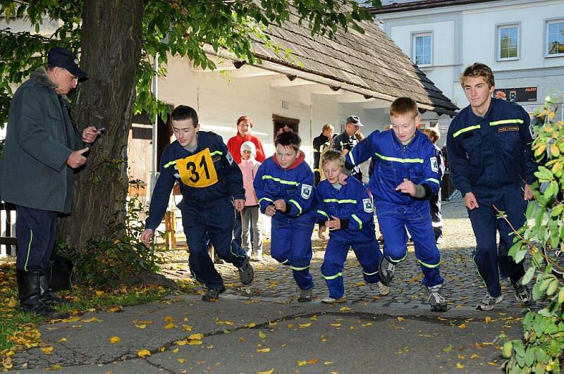 Mladí hasiči si zasoutěžili v 10. ročníku Hronovského poháru