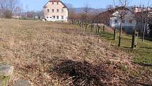 Geopark bude umístěn mezi kostelem a Sokolovnou, na nevyužívané louce ve Vižňově.