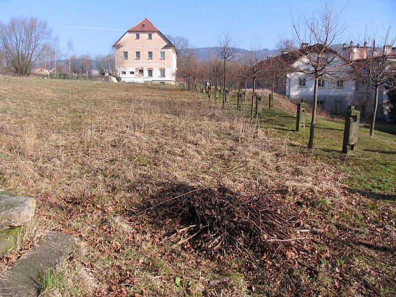 Geopark bude umístěn mezi kostelem a Sokolovnou, na nevyužívané louce ve Vižňově.