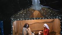 Již třetím rokem se na pozemku vánočně ozdobené usedlosti manželů Bauerových otevřela Ježíškova nebeská kancelář. Každý návštěvník zde má příležitost Ježíškovi adresovat své přání na nekonečně dlouhý dopisní papír.