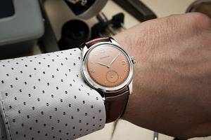 Limitovaná edice Prim Spartak Respekt připomíná, že před 70 lety vznikly v Novém Městě první náramkové hodinky