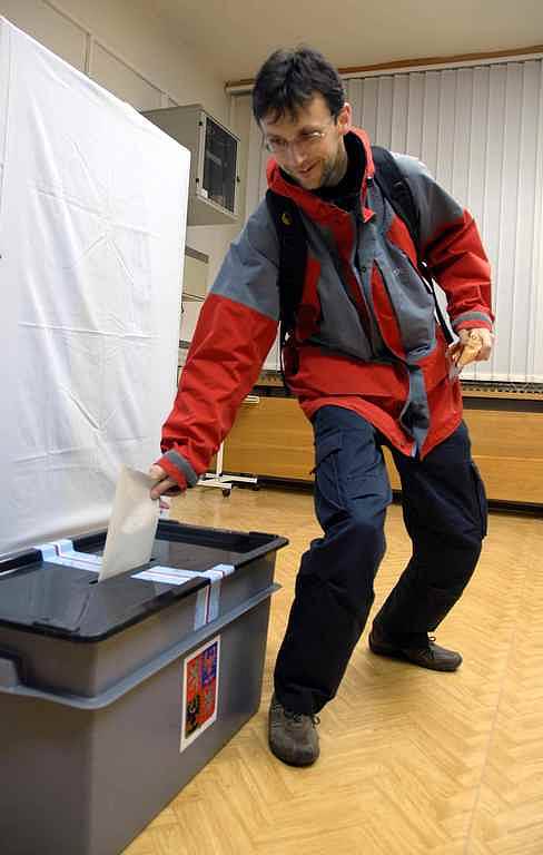 Volby 2008 v pátek 17. října v Novém Městě nad Metují na Základní škole Malecí.