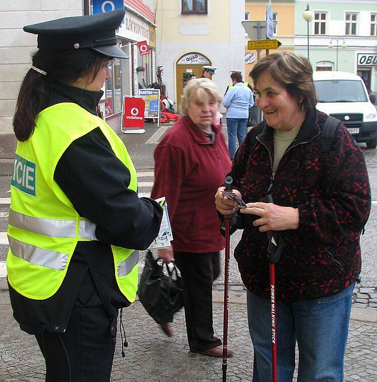 Také v Polici nad Metují se konala dopravně bezpečnostní policejní akce s názvem „Zebra se za Tebe nerozhlédne“. 