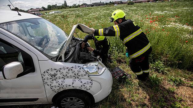 U Nahořan se střetli dva "Italové" - dodávka Iveco s Fiatem. Střet si vyžádal jedno zranění.