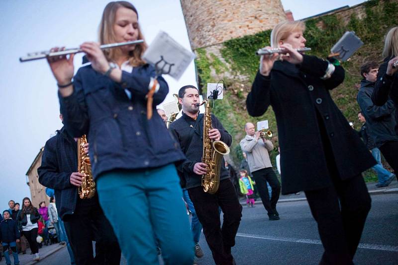 Konec 2. světové války se ve čtvrtek odpoledne a večer slavil také v Novém Městě nad Metují. 