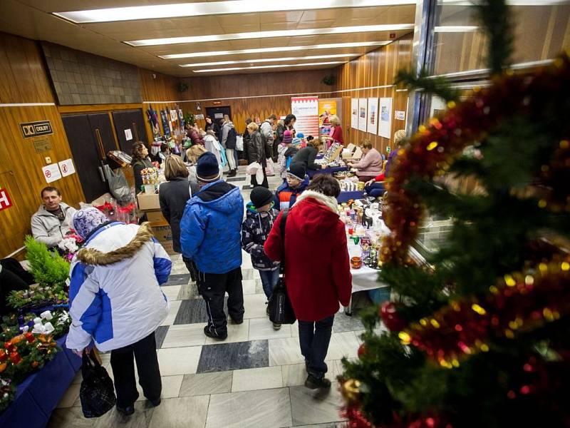 Tradiční prodejní výstava Čas zvonků vánočních se opět konala v novoměstském Kině 70. 