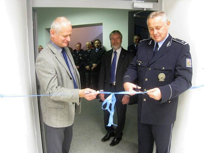 V Jaroměři otevřeli nově zrekonstruovanou policejní služebnu.