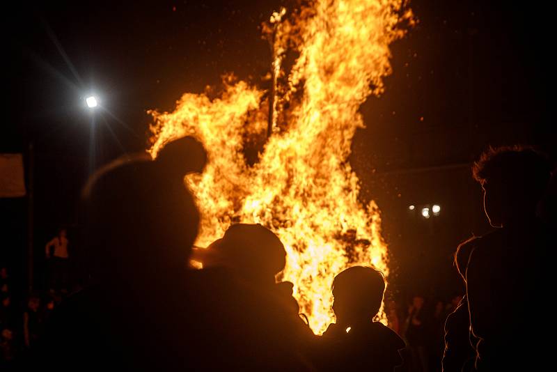 Po dvou letech mohli v Novém Městě uctít  památky padlých ve světových válkách lampionovým průvodem a ohňostrojem.