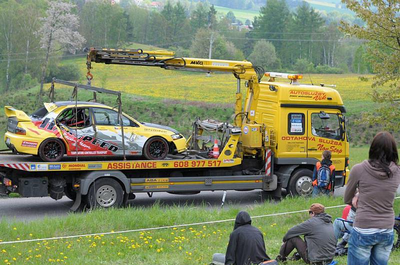 Hronovský kopec patřil závodním automobilům.