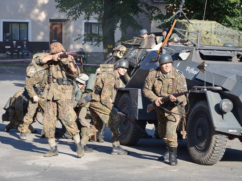 STÁRKOVSKÉ NÁMĚSTÍ se opět po roce proměnilo v bojiště, na kterém se odehrávala „Operace Market Garden“. 