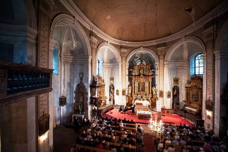 Sedmý koncert cyklu Za poklady Broumovska si do Otovic přišlo vyslechnout více než tři sta posluchačů. Koncert se zároveň stal vyvrcholením týdne letních hornových kurzů.