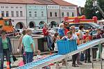 STOVKY DĚTÍ se v sobotu rojily na náměstí renesanční perly východních Čech, Nového Města nad Metují. Na oslavu Dne dětí a zároveň k příležitosti pětadvaceti let spolupráce s německým městem Hilden em se zde konal Kinderfest. 