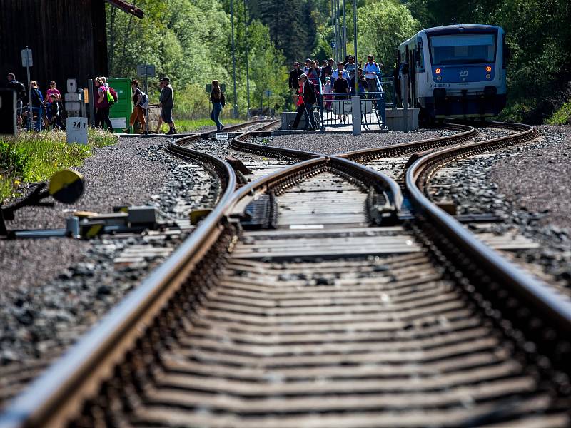 Skalní město Adršpach je o víkendech a prázdninách po velkým náporem tisíce turistů. Mnohdy zde kolabuje doprava.