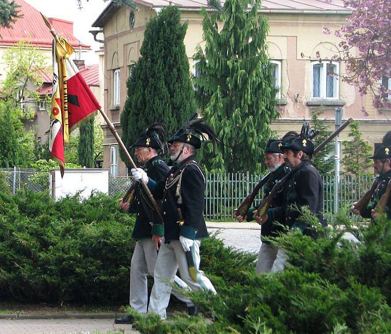 Pietní akce na hřbitově v Polici nad Metují.