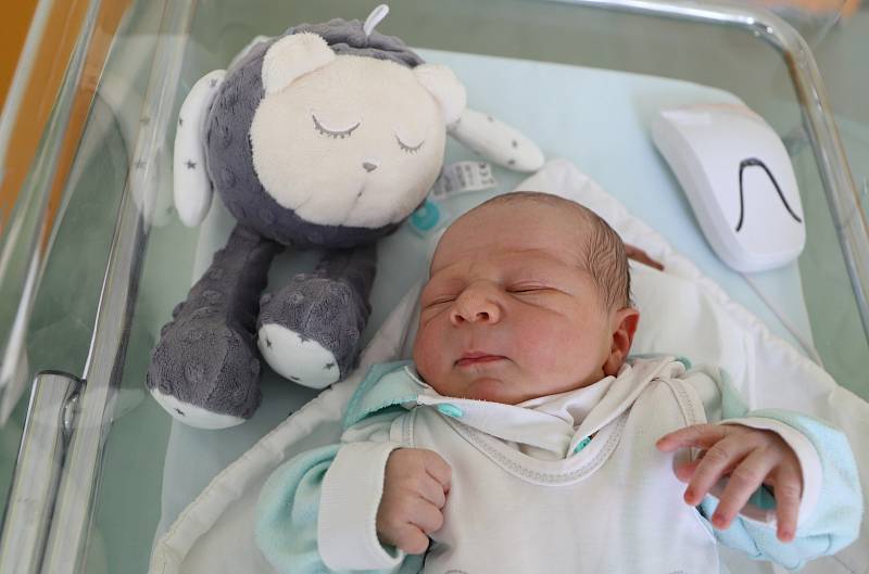 Samuel Winter z Trutnova potěšil svým příchodem na svět maminku Michaelu Winterovou. Narodil se 15. října 2018 v 18,55 hodin a jeho míry byly 3830 gramů a 51 centimetrů.