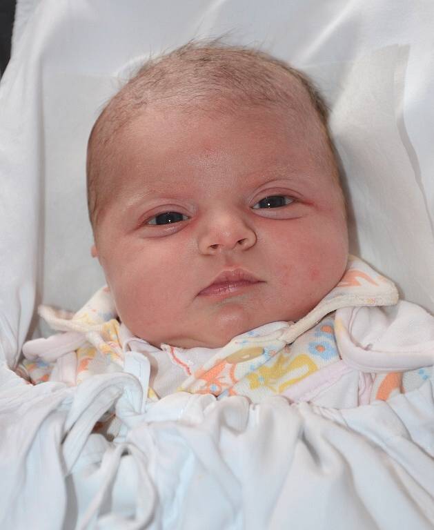 EVELIN ZÍTKOVÁ se narodila 2. července 2013 v 16:03 hodin s váhou 3495 gramů a délkou 49 centimetrů. Rodiče Iveta Mikysková a Martin Zítka bydlí spolu s chlapečkem v Náchodě. 