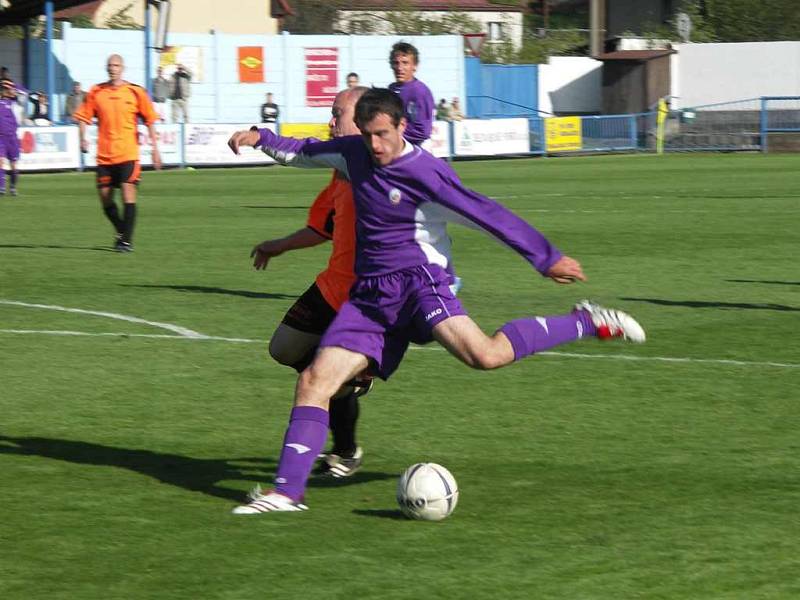 Hráči náchodsko – deštenské rezervy se o záchranářské body na Olympii rvali se ctí, když domácí tým jasně přehráli 3:0.