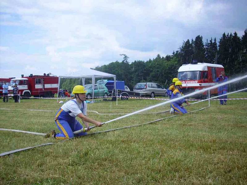  Soutěž žen rozhodl nástřik terců, ve kterém Kramolna NTC zvítězila o dvě setiny nad Novým Hrádkem. 