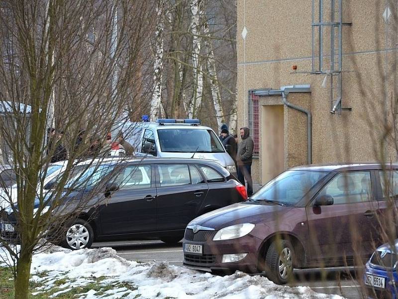 POLICEJNÍ AKCE se v sobotu uskutečnila u Kauflandu. Šlo o rekonstrukci loupeží. 