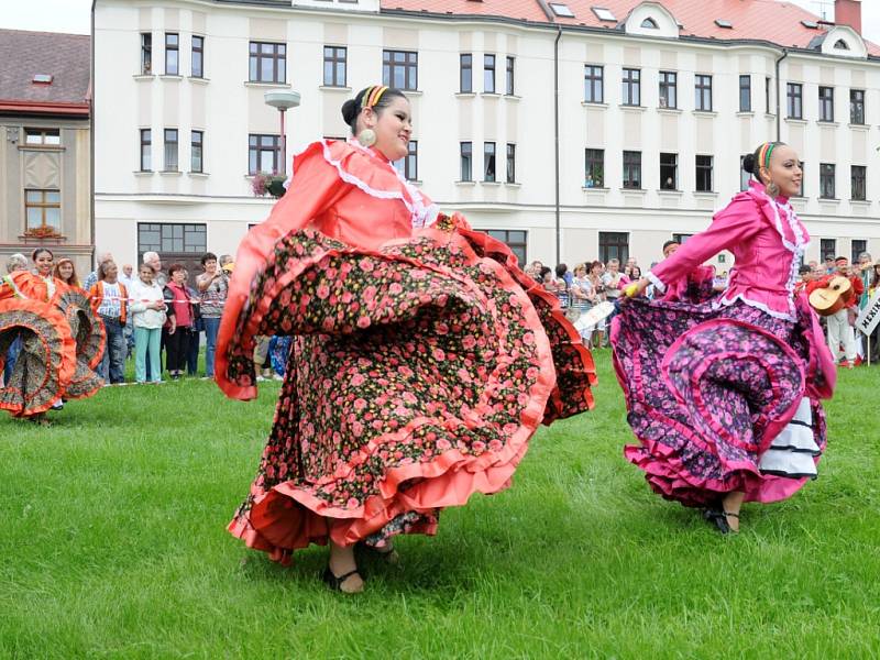 "Roztančené město" v Červeném Kostelci.