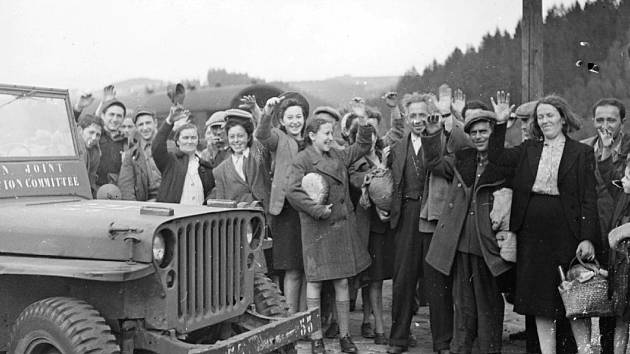 Ještě v roce 1945 začala velká záchranná operace evropských Židů známá jako Bricha. Náchodem denně procházelo několik tisíc židovských uprchlíků hledajících cestu do britské Palestiny, kde v roce 1948 vznikl stát Izrael.  Foto: archiv Richarda Švandy