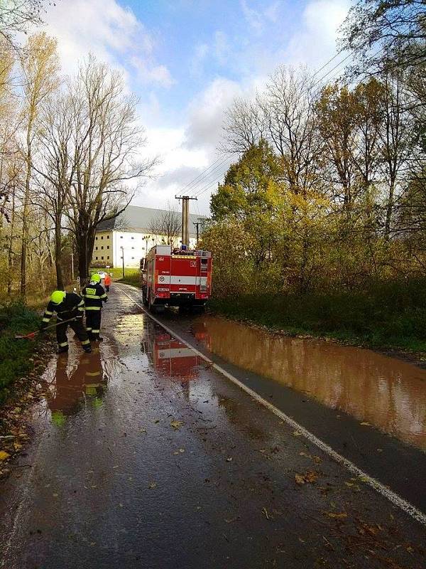 Hasiči se na Broumovsku od rána nezastavili