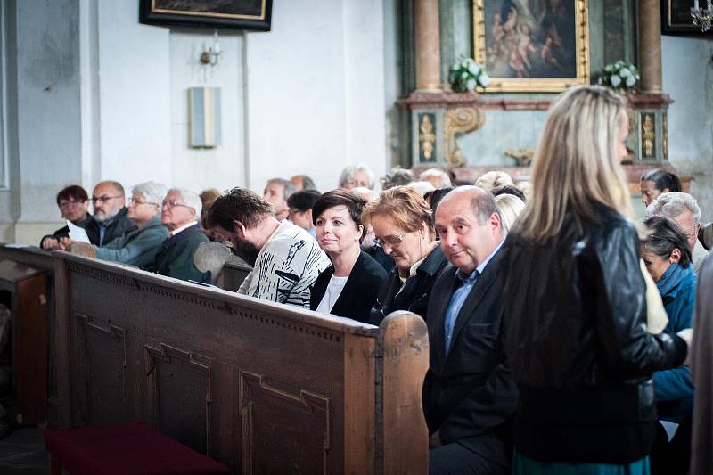 V božanovském kostele sv. Máří Magdalény odstartoval letní hudební festival klasické hudby Za poklady Broumovska. Foto: Jakub Šleis