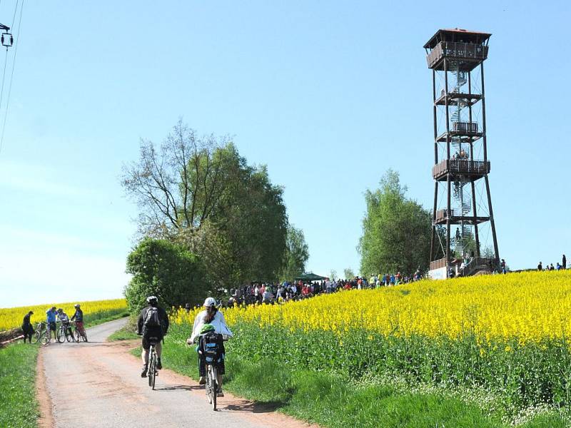 POŘÍČSKÉ TOULKY nalákaly rekordní počet turistů, cyklistů, či koloběžkářů do sluncem zalité přírody. 